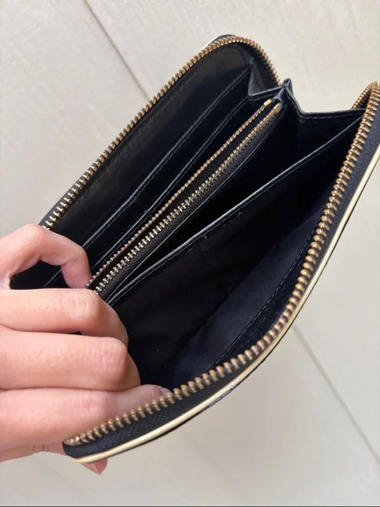 Tory Burch Black Patent Zip-Around Wallet with Logo - Picture 10 of 11